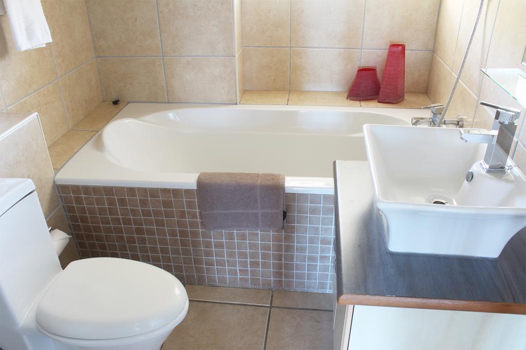 Oceans Hotel & Self Catering Mossel Bay Exteriör bild
