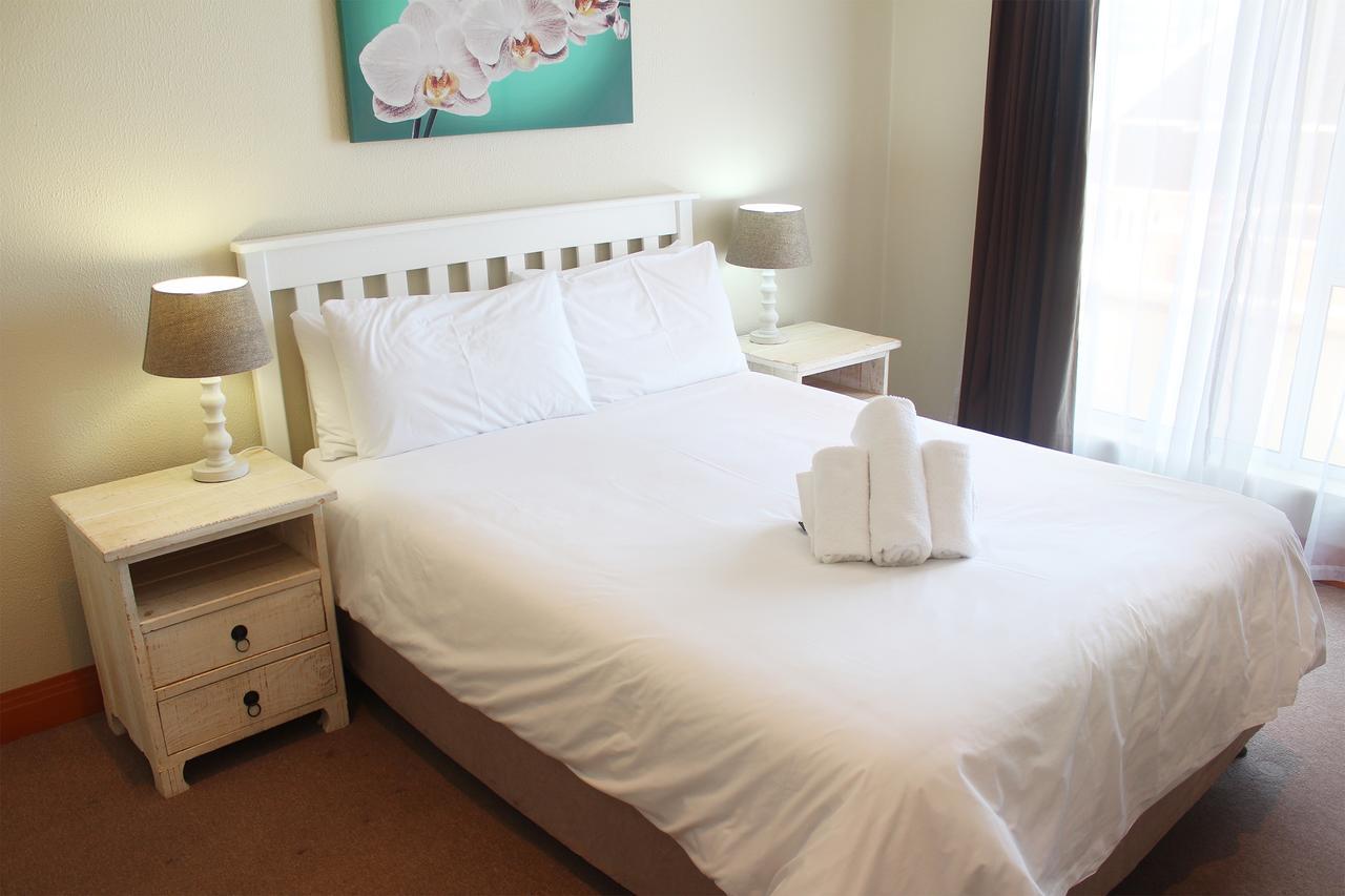 Oceans Hotel & Self Catering Mossel Bay Exteriör bild